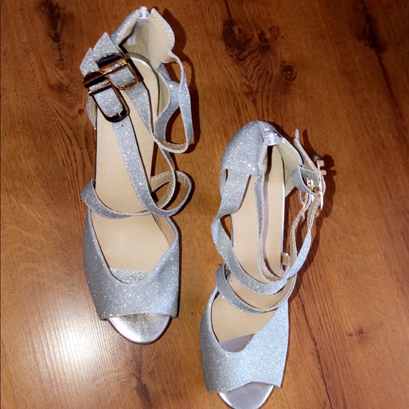 Size 9 High Heels - Picture 3 of 4